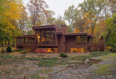 4615 Carver Dr-101