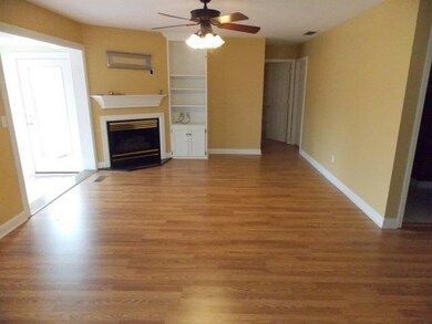 811 Isaac Shelby Cir E, Frankfort, KY 40601 - photo 3