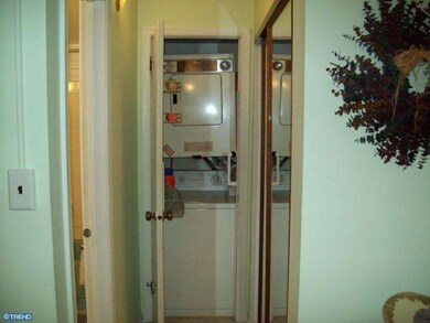 146 Riversedge Dr, Norristown, PA 19403 - photo 7