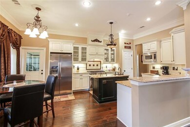 Kitchen - Granite, SS Appliances, Eat-In style Bre
