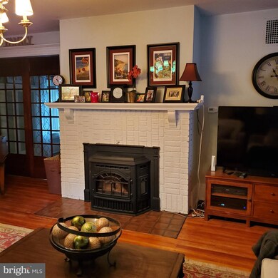 228 Philadelphia Ave, Waynesboro, PA 17268 - photo 5