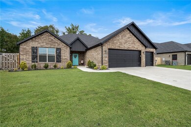 2002 Riverstone Dr, Fayetteville, AR 72701 - photo 2