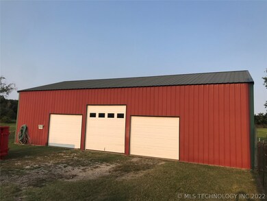 30' X 50' Concrete floored shop