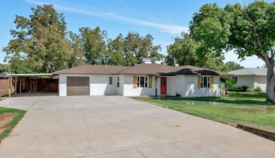 4208 E Oak St-large-001-021-4208 E Oak S