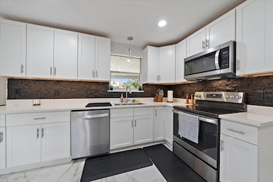 2827 Hardee Dr, Sarasota, FL 34231 - photo 7