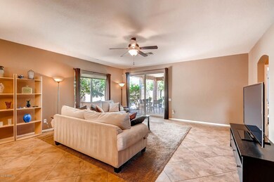 837 E Indian Wells Place-large-005-6-Liv