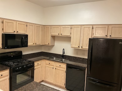 2196 Rossiter Pkwy, Plainfield, IL 60586 - photo 3