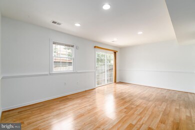 2029 Mayflower Dr, Woodbridge, VA 22192 - photo 6