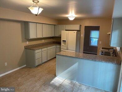 12962 Mohawk Dr, Lusby, MD 20657 - photo 2