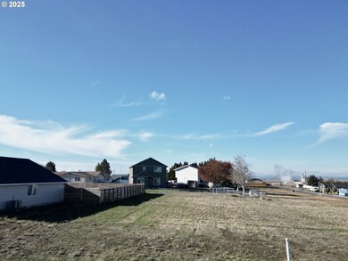 102 Highland Ct, Goldendale, WA 98620 - photo 2
