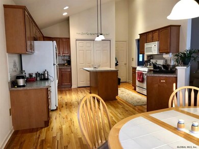 27 Greyledge Dr, Albany, NY 12211 - photo 5