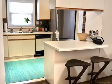 Peninsula into Kitchen