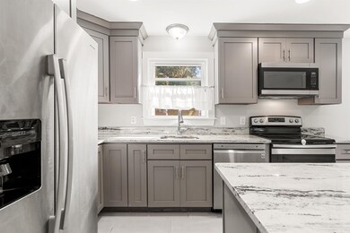 14 Waverly St, Rochester, NH 03867 - photo 2