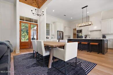 DIning into Kitchen