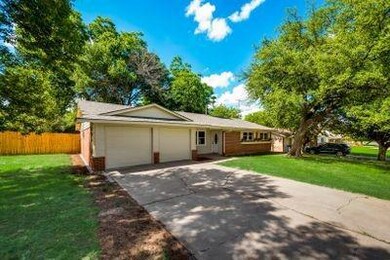 1204 Crestwood Dr, Cleburne, TX 76033 - photo 2