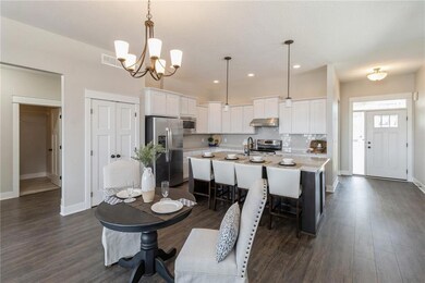 14315 Holcomb Ave, Urbandale, IA 50323 - photo 4