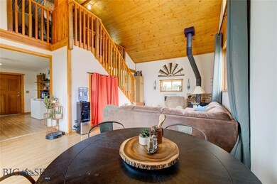 Dining area into living room & kitchen - Photo fro