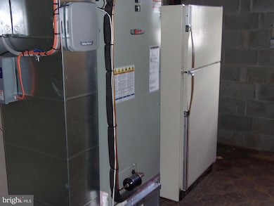 9105 Waltham Woods Rd, Parkville, MD 21234 - photo 6