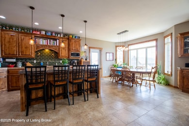 2545 States Blvd, Dickinson, ND 58601 - photo 3