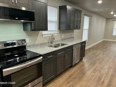 1319 W Broadway St, Webb City, MO 64870 - photo 2