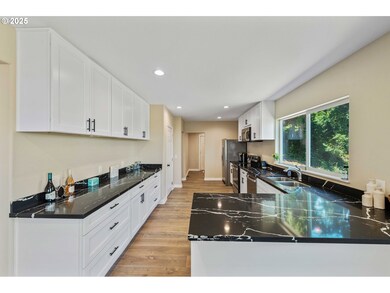 831 S 11th St, Coos Bay, OR 97420 - photo 6