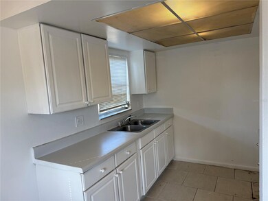 209 NW Jefferson Cir N unit 10, Saint Petersburg, FL 33702 - photo 5