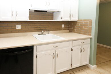 105G Capitol Hill Dr unit 105G, Londonderry, NH 03053 - photo 5