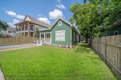 924 Cortlandt St, Houston, TX 77008 - photo 4