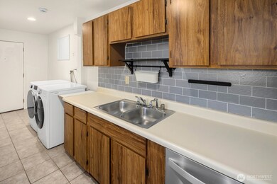 1624 N 50th St unit B, Seattle, WA 98103 - photo 7