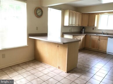 28 Pond View Dr, Plainsboro, NJ 08536 - photo 5