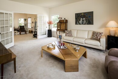 10_Family Room-1