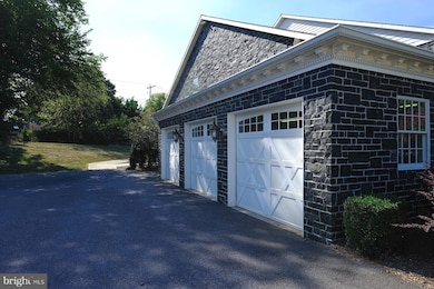 12901 Lance Cir, Hagerstown, MD 21742 - photo 3