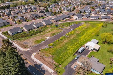 2488 Roll Tide (-2490) Ct, Lebanon, OR 97355 - photo 6