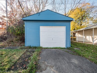 20608 Hansen Rd, Maple Heights, OH 44137 - photo 4