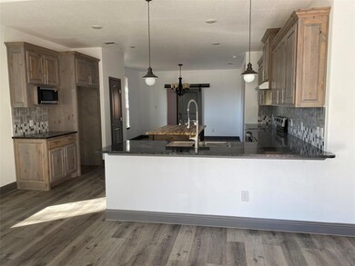 503 Robbins St, Cleburne, TX 76031 - photo 2