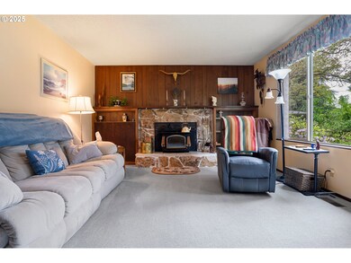 8157 Thurston Rd, Springfield, OR 97478 - photo 6