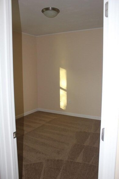 20 Whitcomb St, Webster, MA 01570 - photo 7