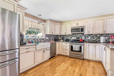 79 Windsor Park Dr, Coventry, RI 02816 - photo 5