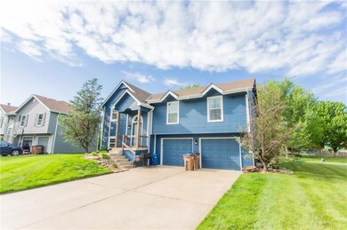 106 W Laredo Trail, Raymore, MO 64083 - photo 2