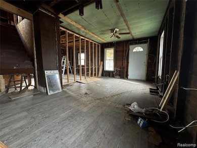 637 S Clemens Ave, Lansing, MI 48912 - photo 3