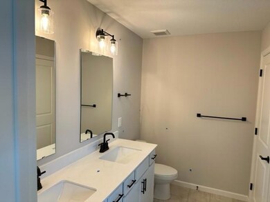 Similar Hampton - Owner's Bath.jpg