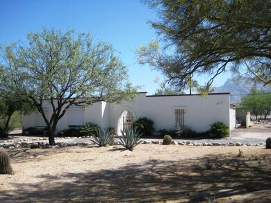 3bdr/2ba Pool Home