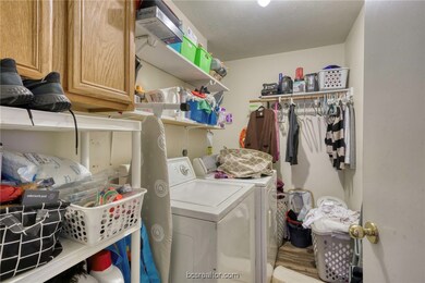 1204 Webhollow Cir unit A, Bryan, TX 77801 - photo 7