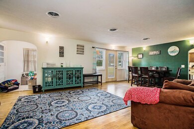 1119 Huntly main living room