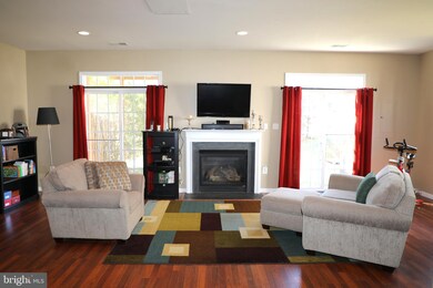 4962 Vail Ridge Ln, Fairfax, VA 22030 - photo 4