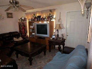 04 - Living Room