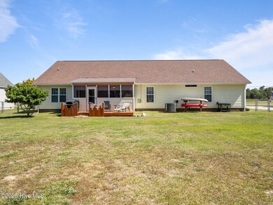 692 Old Hammock Rd, Swansboro, NC