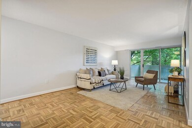 Town Square Towers unit 409, Washington, DC 20024 - photo 2