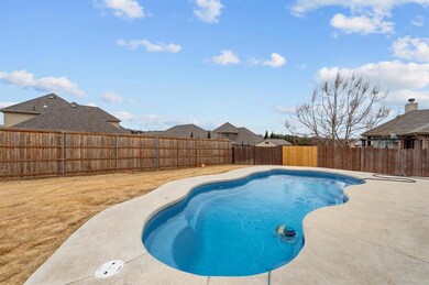 1645 Signature Dr, Weatherford, TX 76087 - photo 2