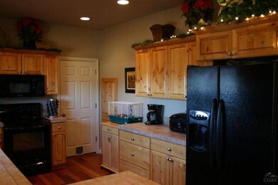 1050 NW 15th St, Redmond, OR 97756 - photo 3